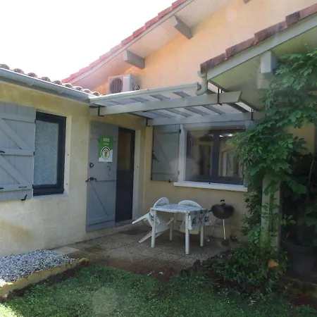 Le Petit Gite Du Pont Blanc Holiday home