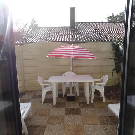 Le Petit Gite Du Pont Blanc Holiday home Saint-Julien-en-Born